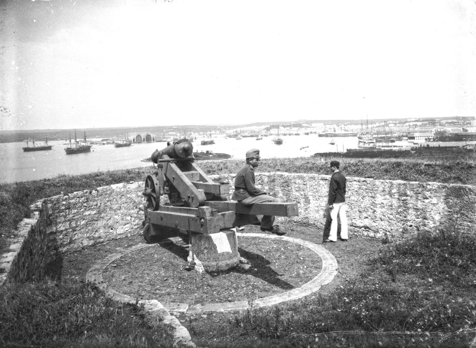 Bitnica na ulazu u luku-snimio A.Beer-DW